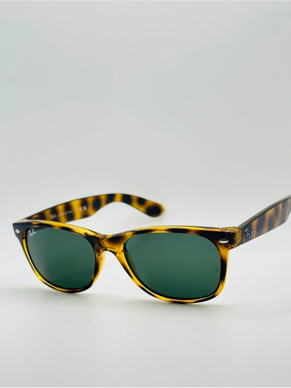 Ray-Ban RB2132 NEW WAYFARER